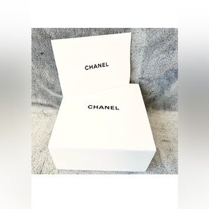 CHANEL Beauty Gift Box include card sleeve